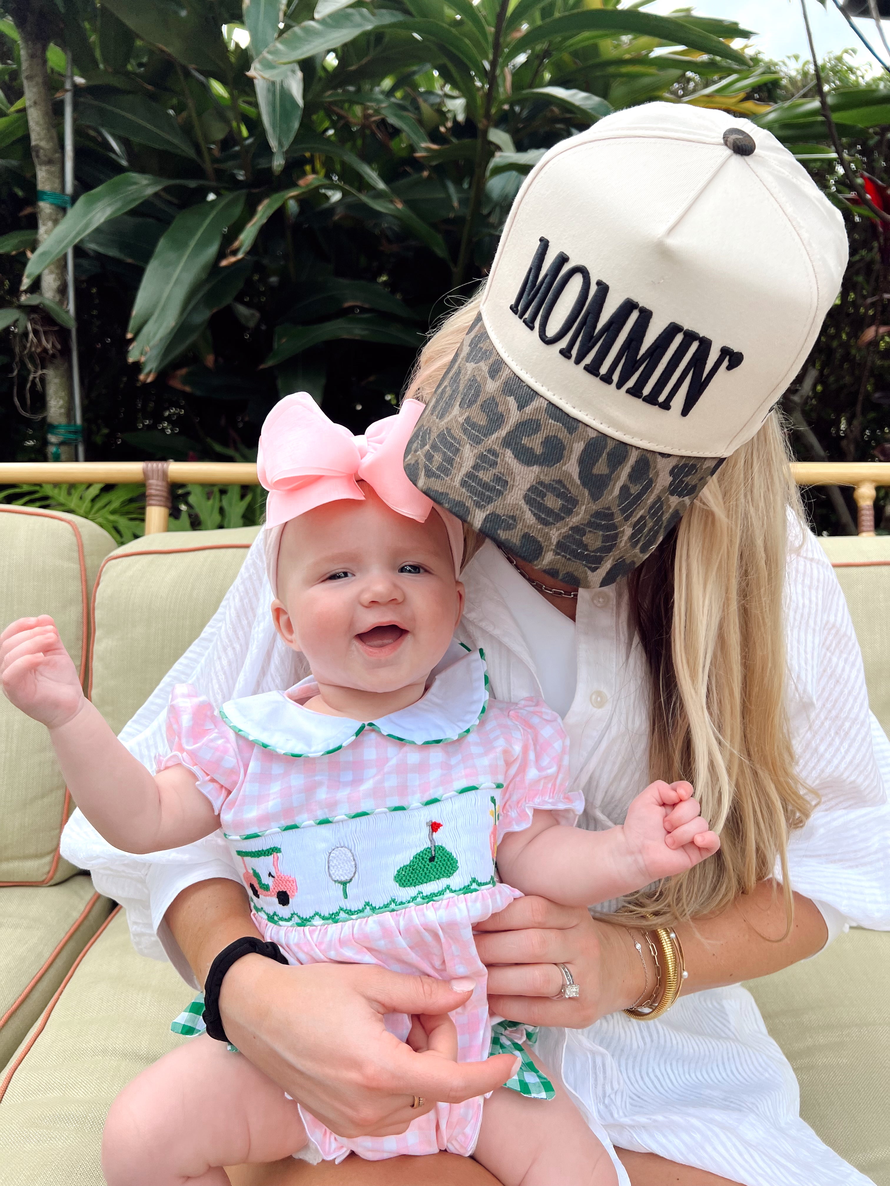 Mommin' - Vintage Trucker Hat