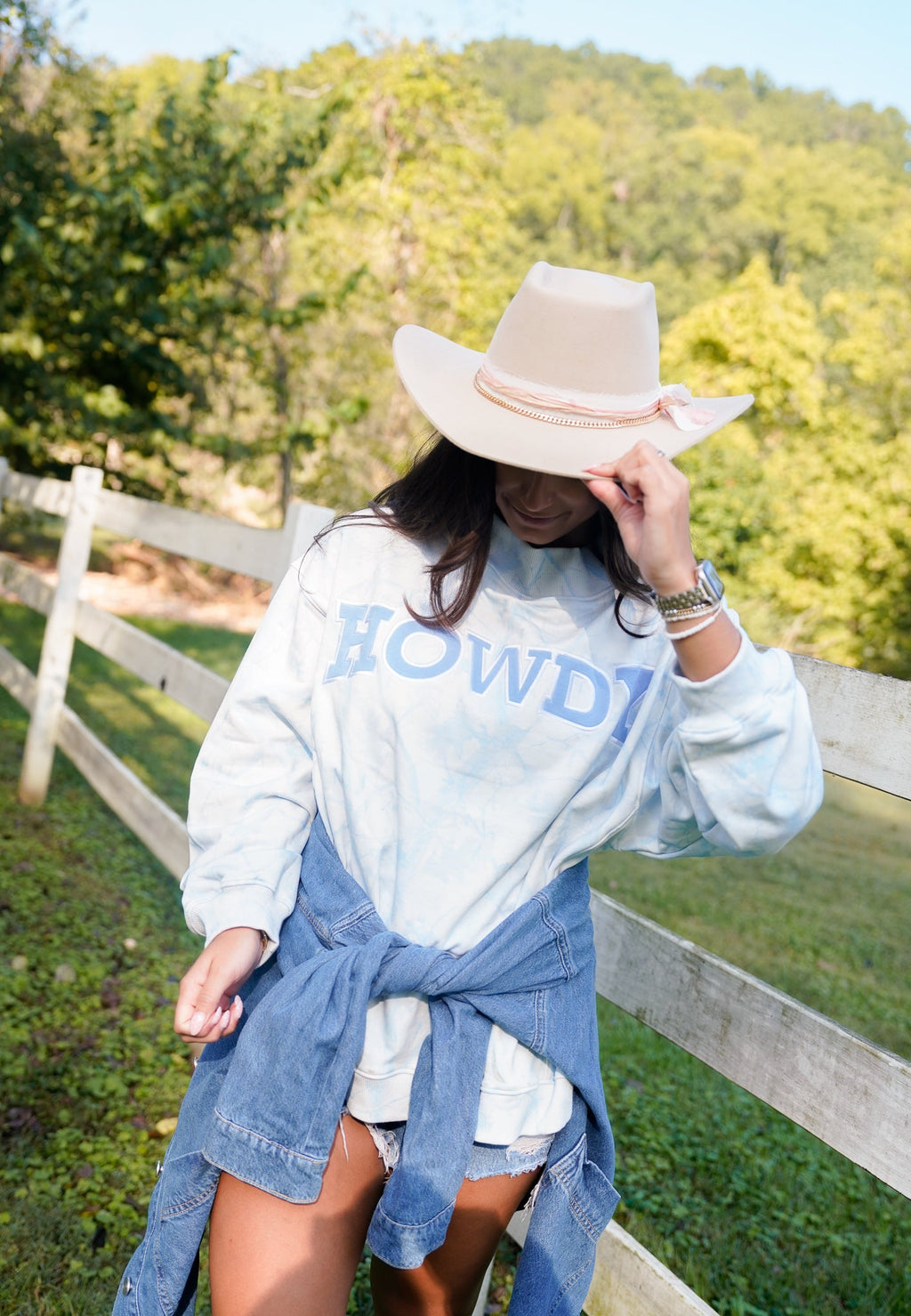 Howdy - Camo Vintage Crew-Neck Sweatshirt