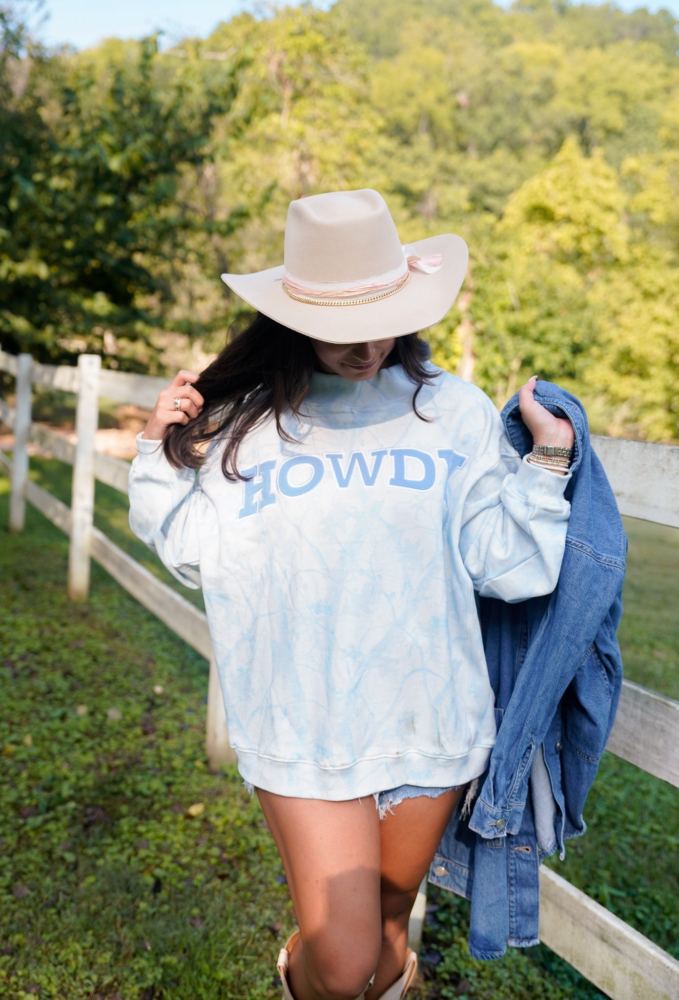 Howdy - Camo Vintage Crew-Neck Sweatshirt